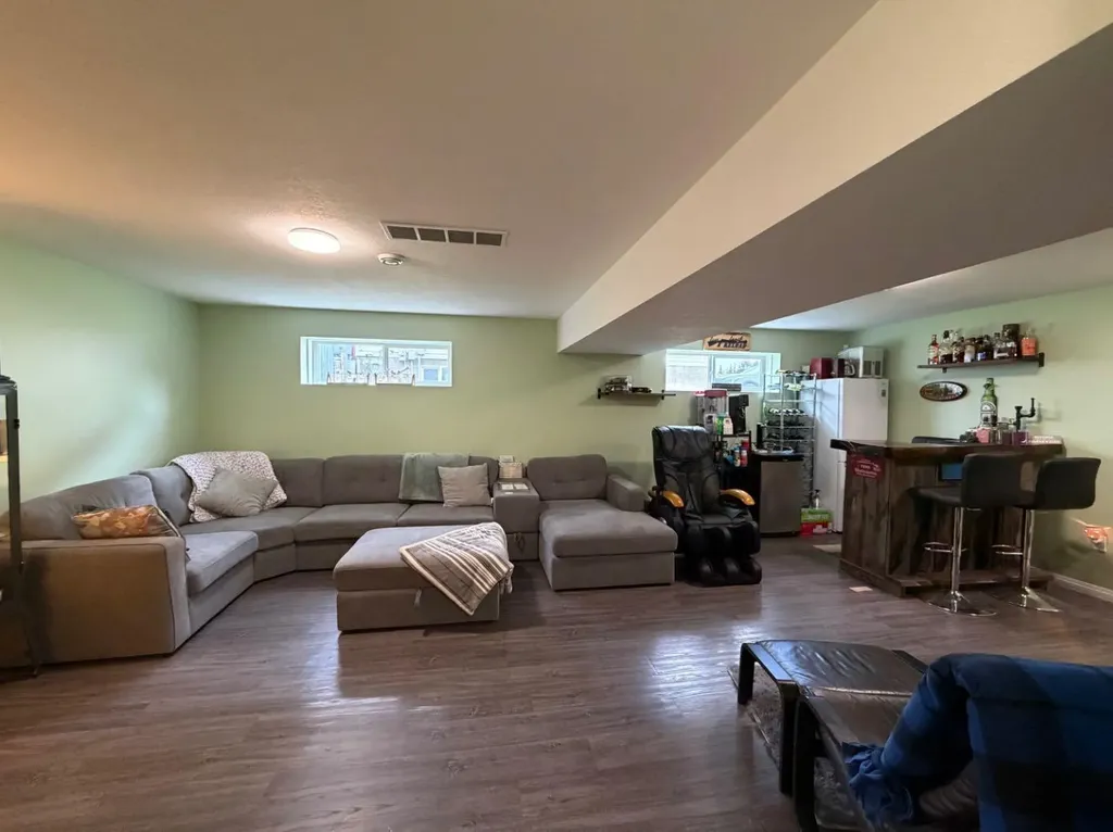 1814 48 Street Edson AB T7E 1G5