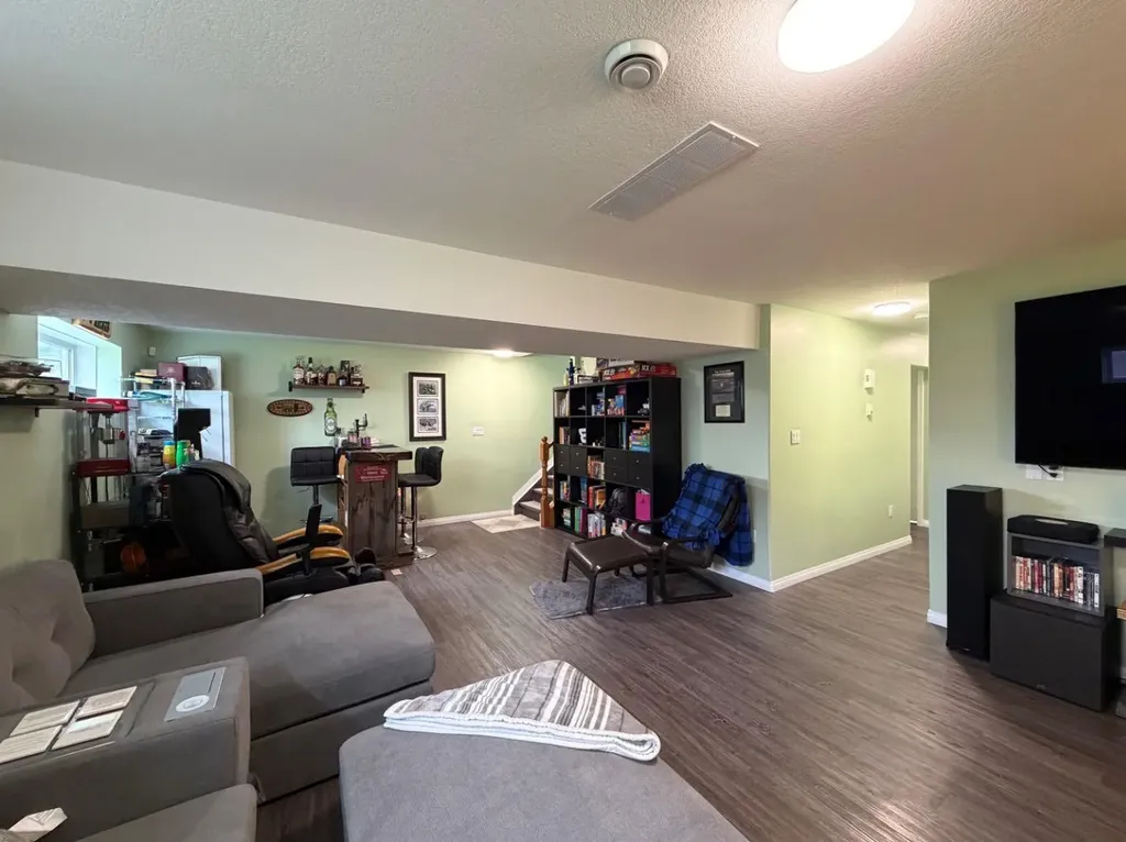 1814 48 Street Edson AB T7E 1G5