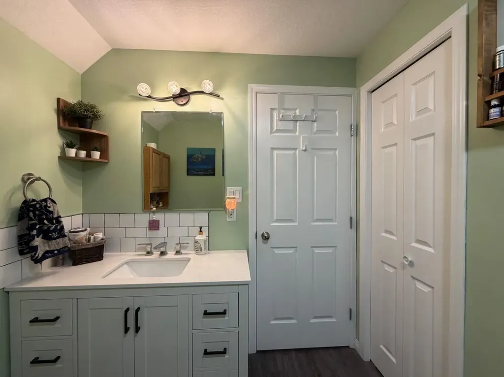 1814 48 Street Edson AB T7E 1G5
