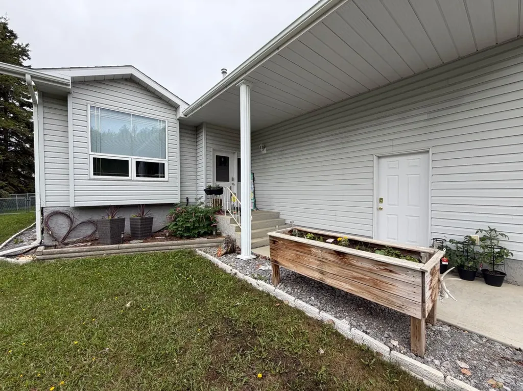 1814 48 Street Edson AB T7E 1G5