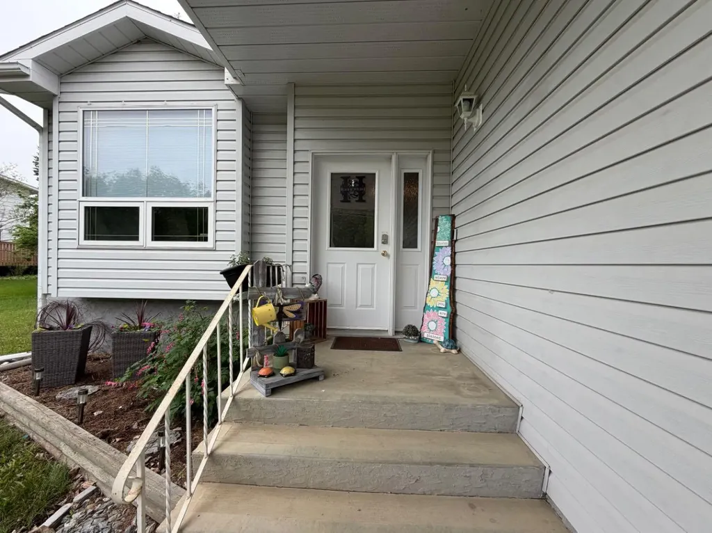 1814 48 Street Edson AB T7E 1G5