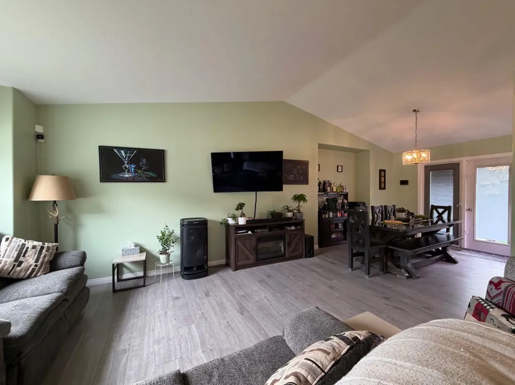 1814 48 Street Edson AB T7E 1G5
