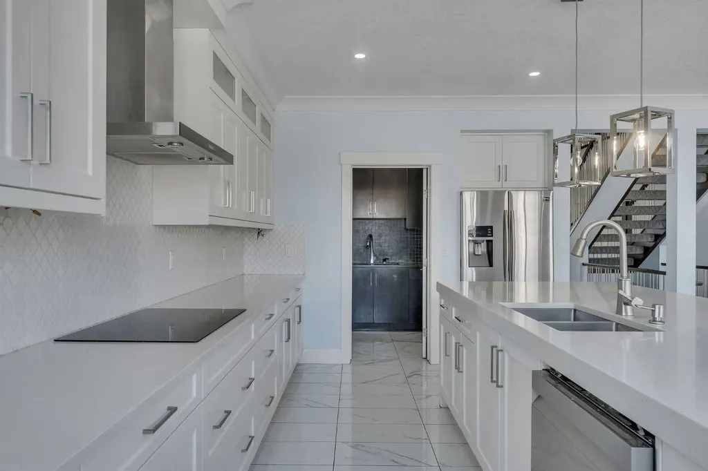 272 Aspenmere Way Chestermere AB T1X 0Y2