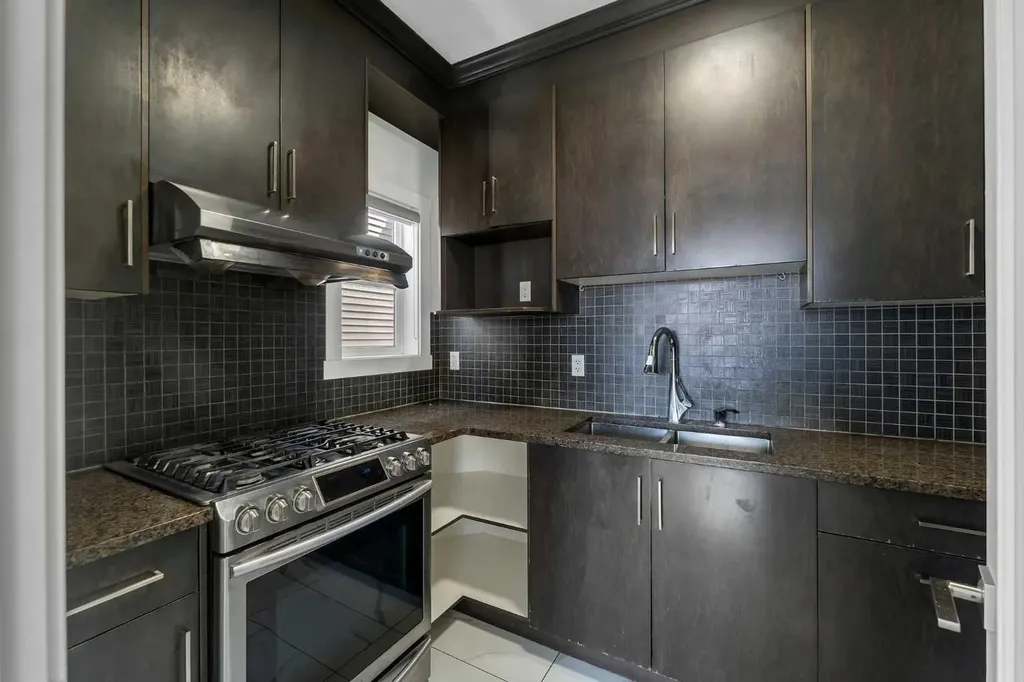 272 Aspenmere Way Chestermere AB T1X 0Y2