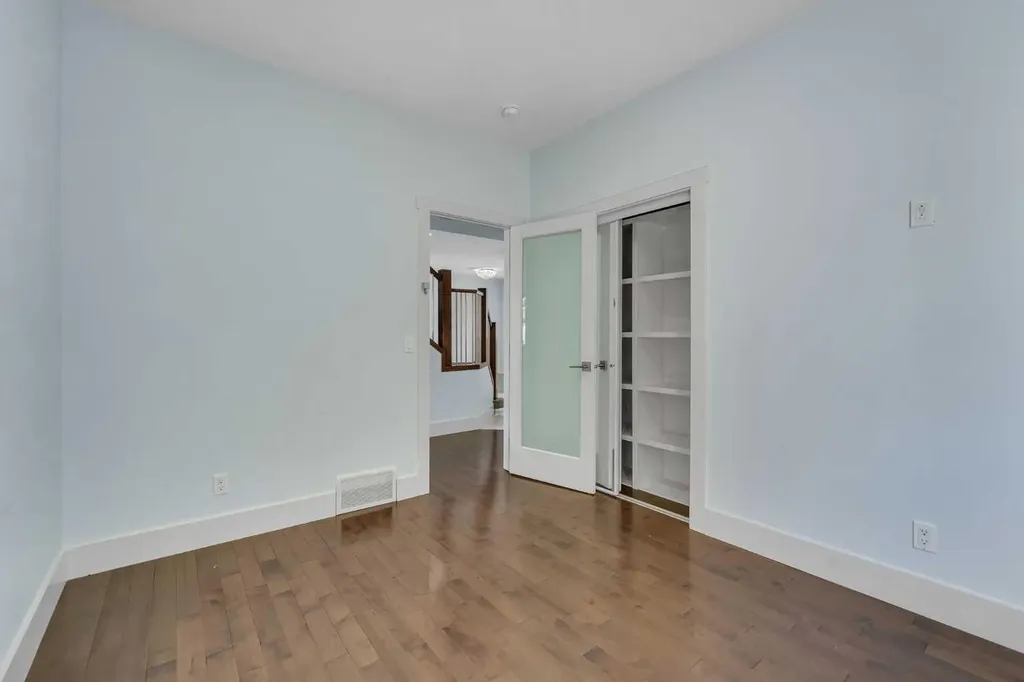 272 Aspenmere Way Chestermere AB T1X 0Y2