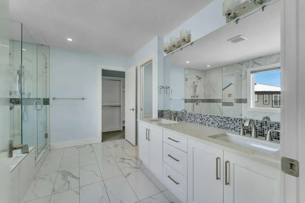 272 Aspenmere Way Chestermere AB T1X 0Y2