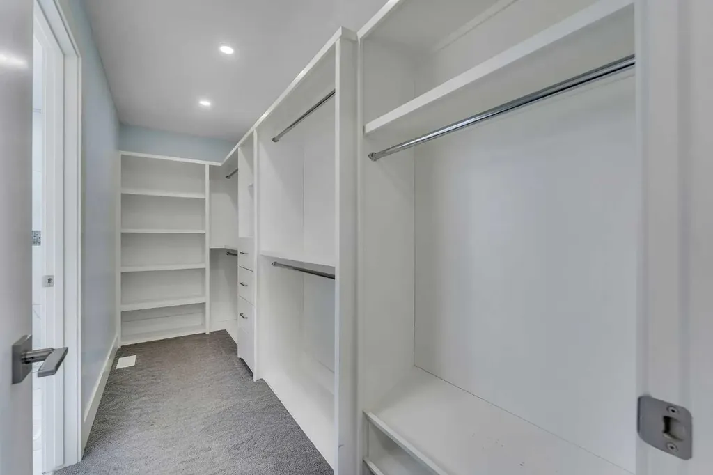 272 Aspenmere Way Chestermere AB T1X 0Y2