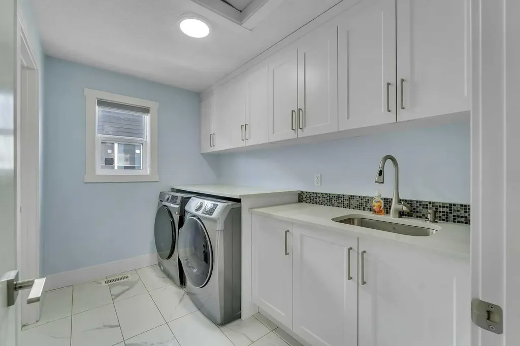 272 Aspenmere Way Chestermere AB T1X 0Y2