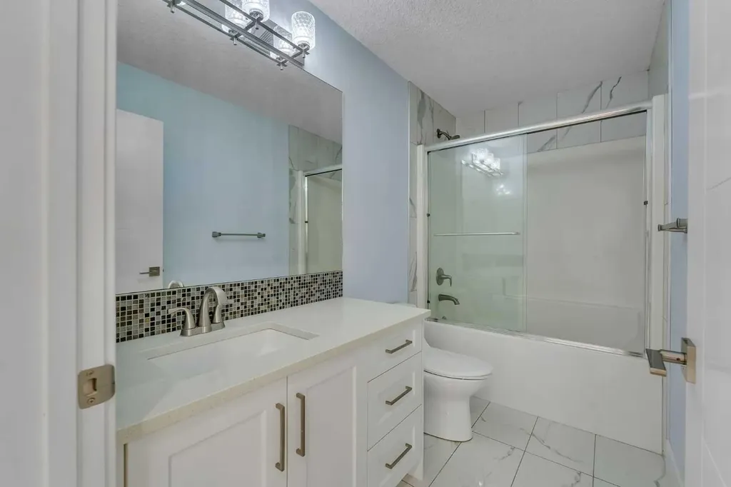 272 Aspenmere Way Chestermere AB T1X 0Y2