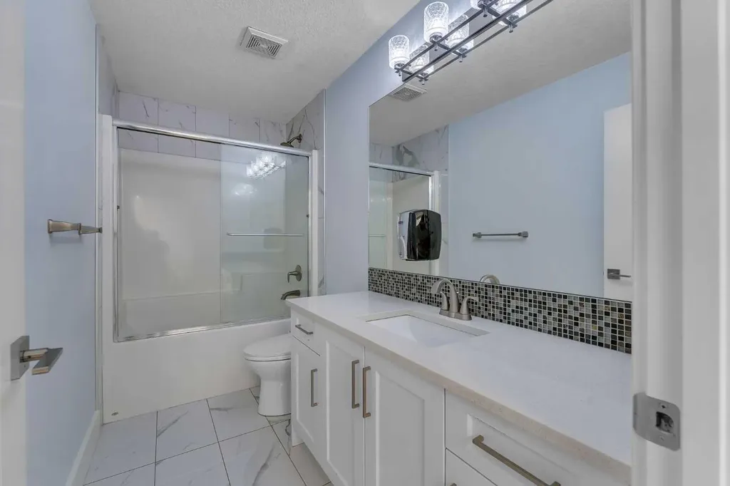 272 Aspenmere Way Chestermere AB T1X 0Y2