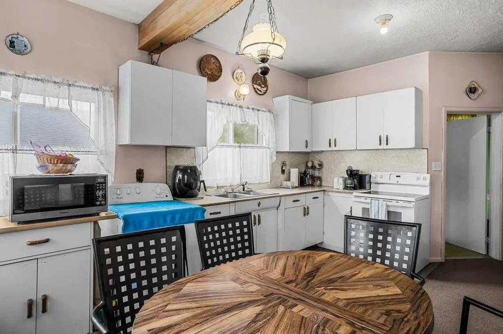 5 Mt. Laurie Road Exshaw AB T0L 2C0