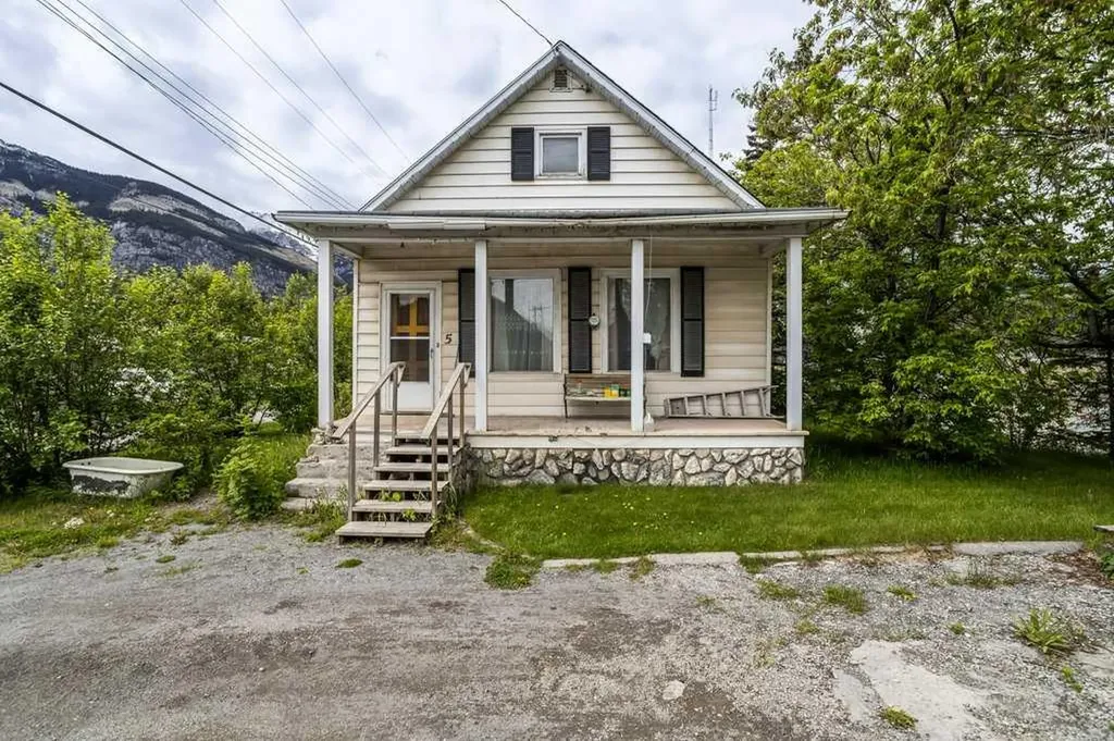 5 Mt. Laurie Road Exshaw AB T0L 2C0