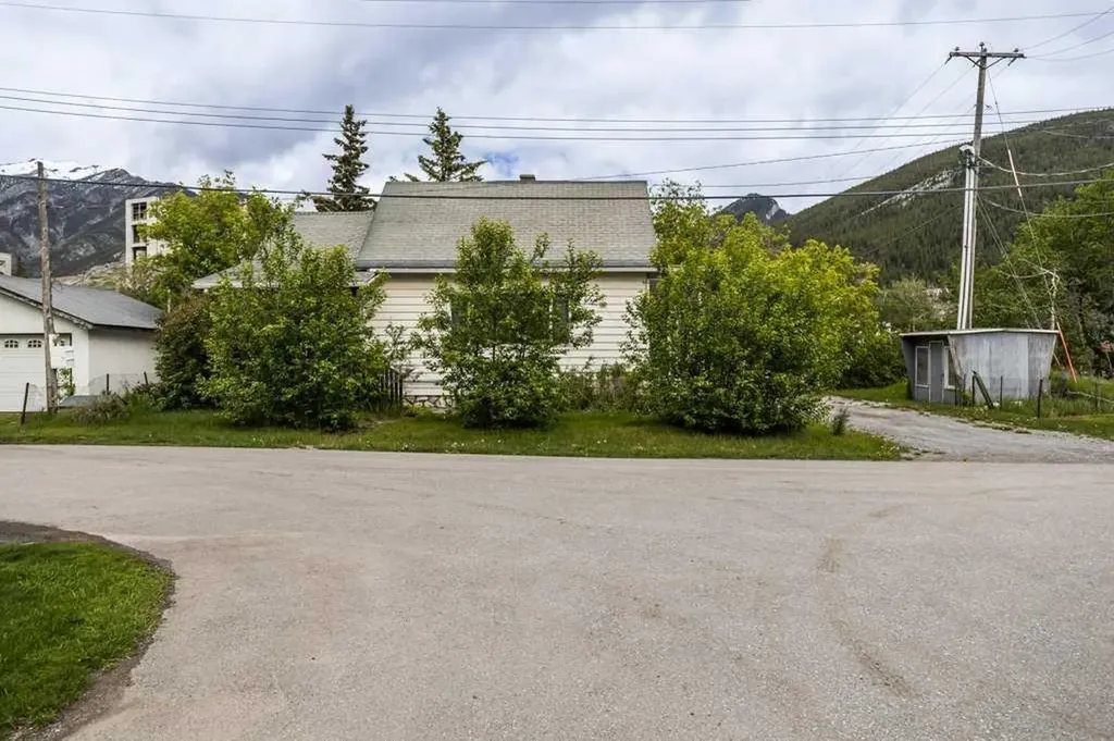 5 Mt. Laurie Road Exshaw AB T0L 2C0