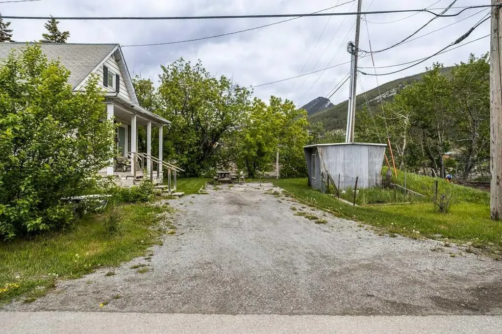 5 Mt. Laurie Road Exshaw AB T0L 2C0