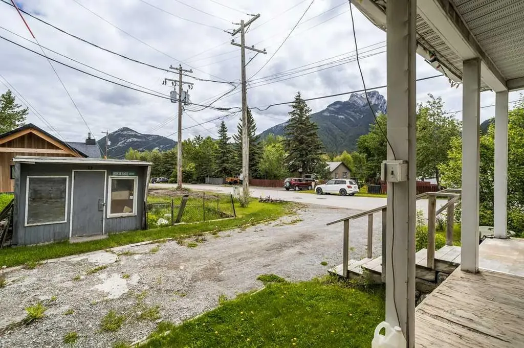 5 Mt. Laurie Road Exshaw AB T0L 2C0