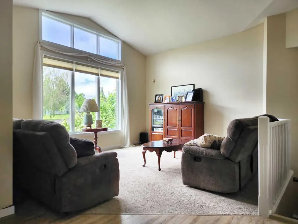 240 Heritage Boulevard W Lethbridge AB T1K 6W9