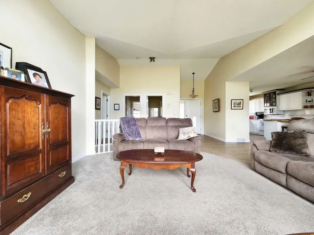 240 Heritage Boulevard W Lethbridge AB T1K 6W9