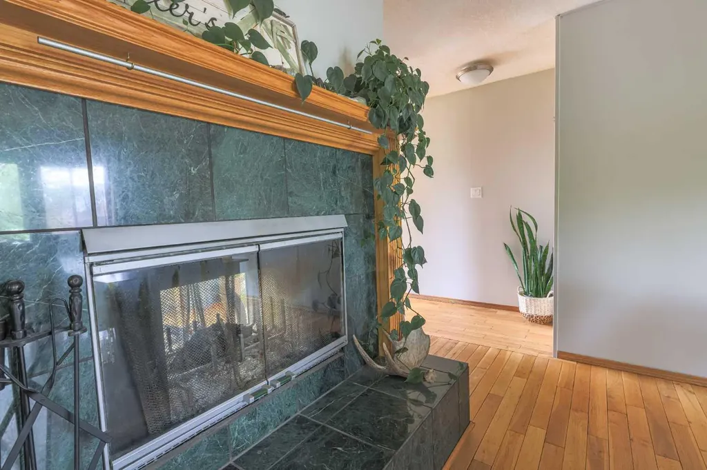 5314 57 Avenue Rocky Mountain House AB T4T 1M7