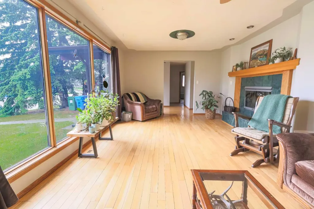 5314 57 Avenue Rocky Mountain House AB T4T 1M7