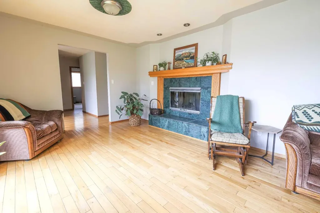 5314 57 Avenue Rocky Mountain House AB T4T 1M7