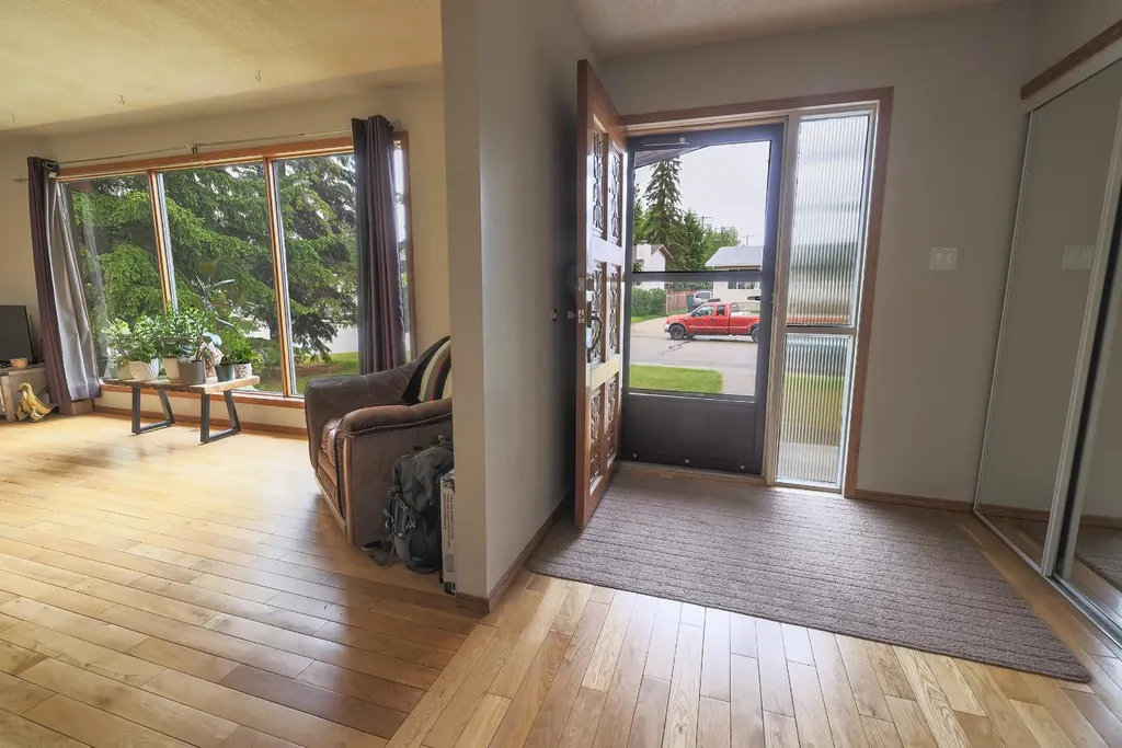 5314 57 Avenue Rocky Mountain House AB T4T 1M7