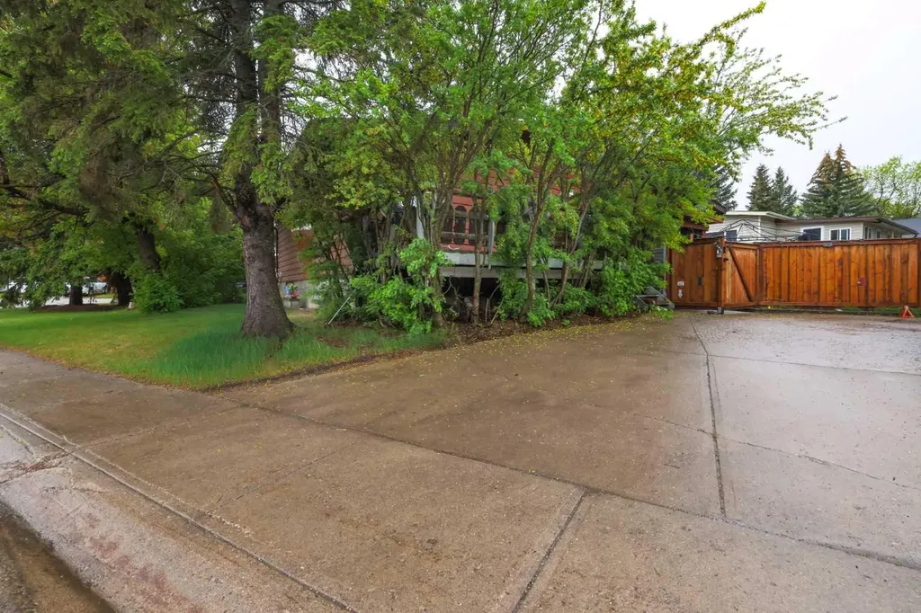 5314 57 Avenue Rocky Mountain House AB T4T 1M7