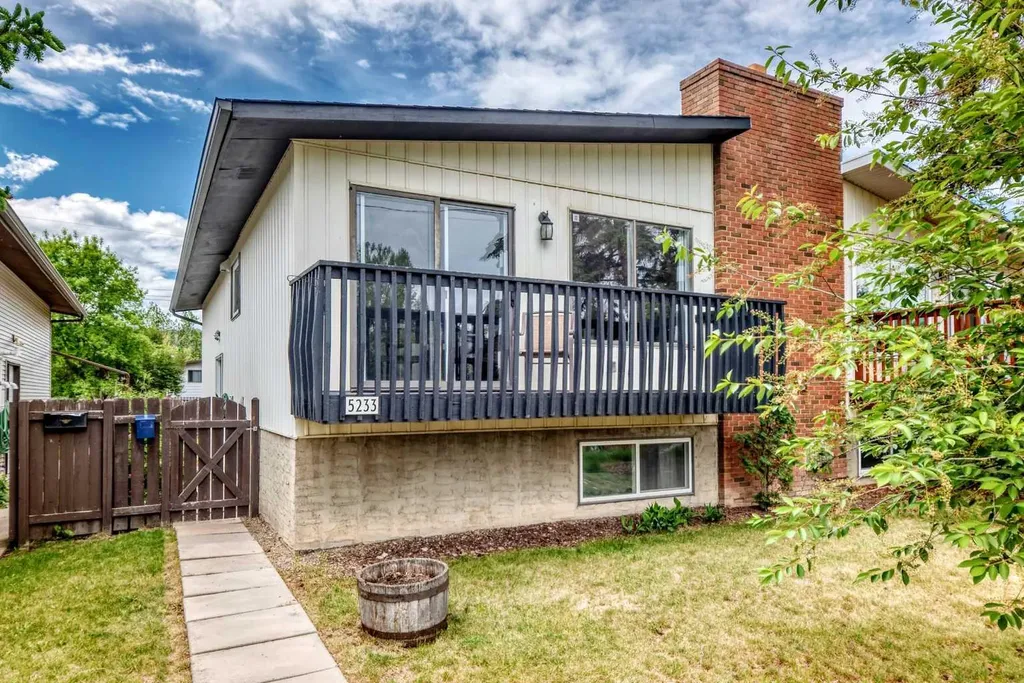 5233 17 Avenue NW Calgary AB T3B 4N6