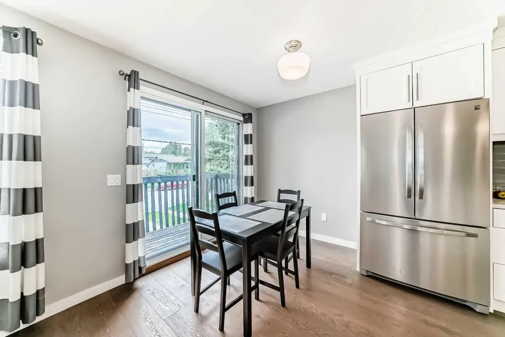 5233 17 Avenue NW Calgary AB T3B 4N6