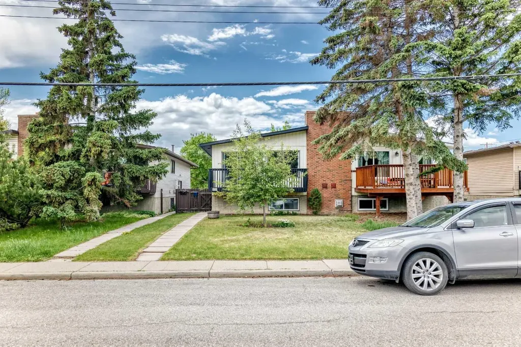 5233 17 Avenue NW Calgary AB T3B 4N6