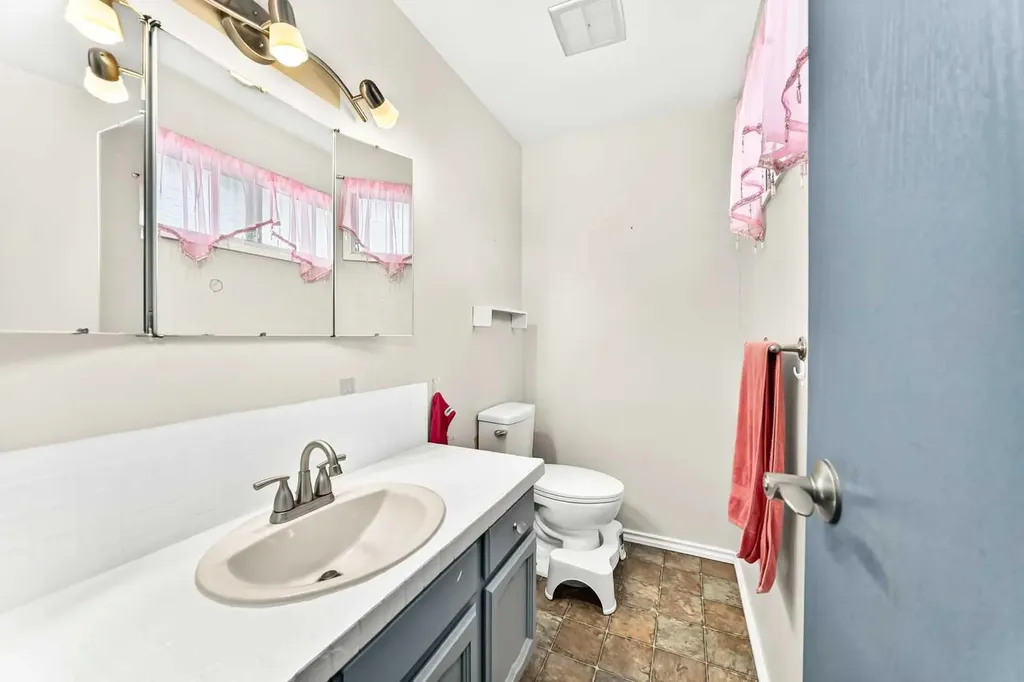 67 Newcombe Crescent Red Deer AB T4P1T9