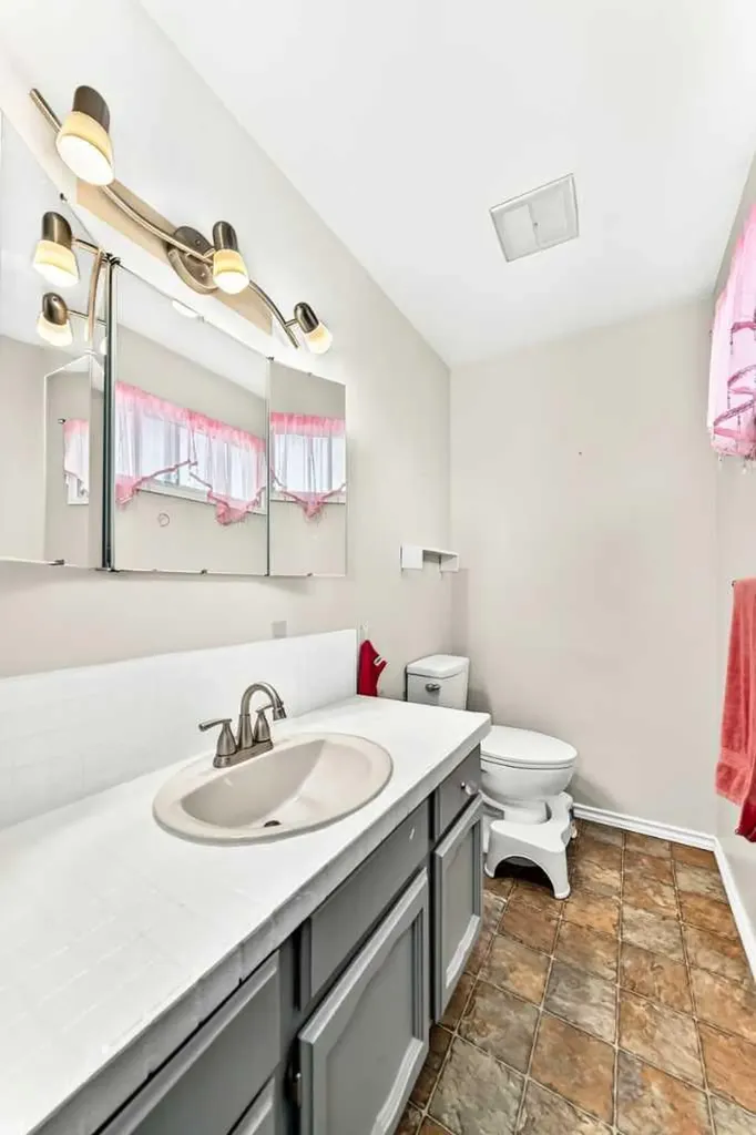67 Newcombe Crescent Red Deer AB T4P1T9