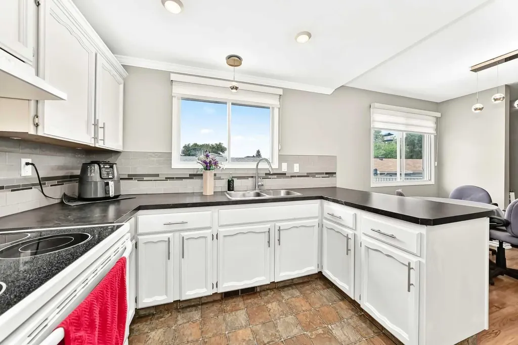 67 Newcombe Crescent Red Deer AB T4P1T9