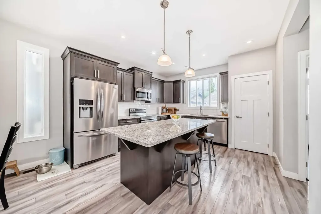 246 Cooperswood Green SW Airdrie AB T4B 3Y6