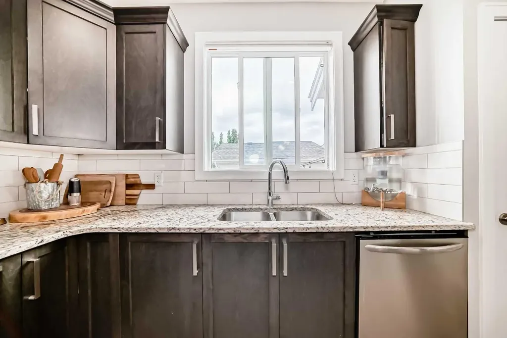 246 Cooperswood Green SW Airdrie AB T4B 3Y6