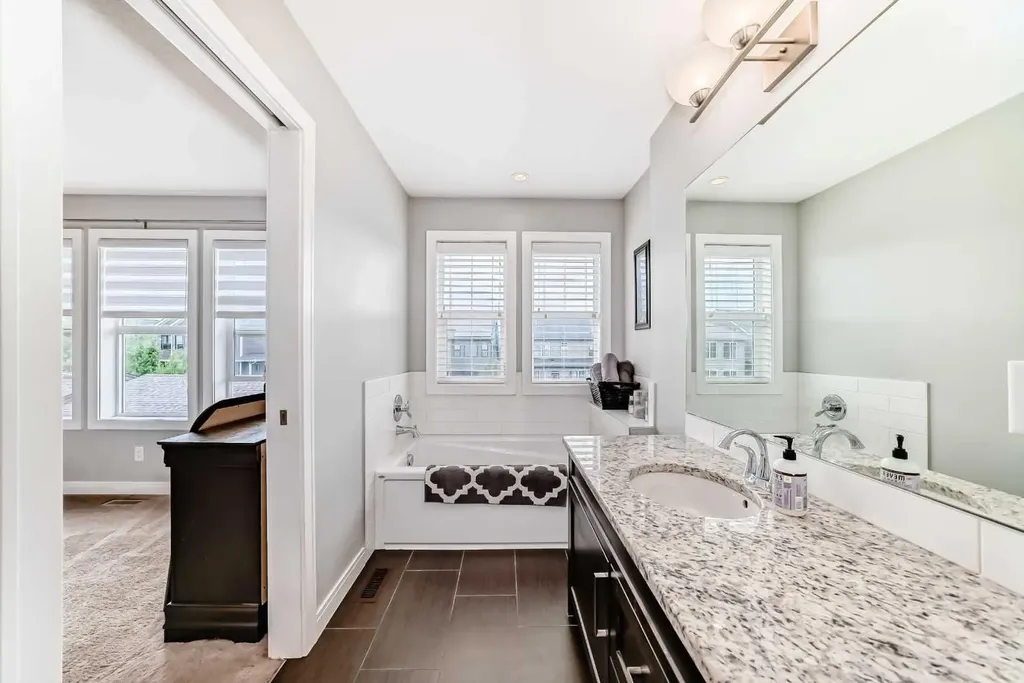 246 Cooperswood Green SW Airdrie AB T4B 3Y6