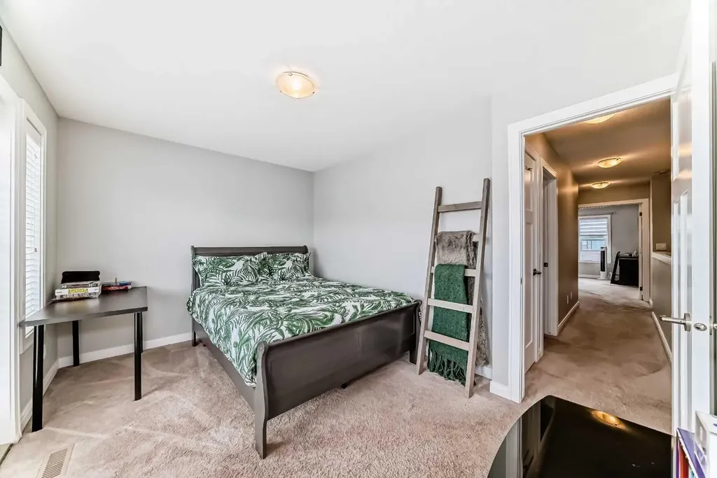 246 Cooperswood Green SW Airdrie AB T4B 3Y6
