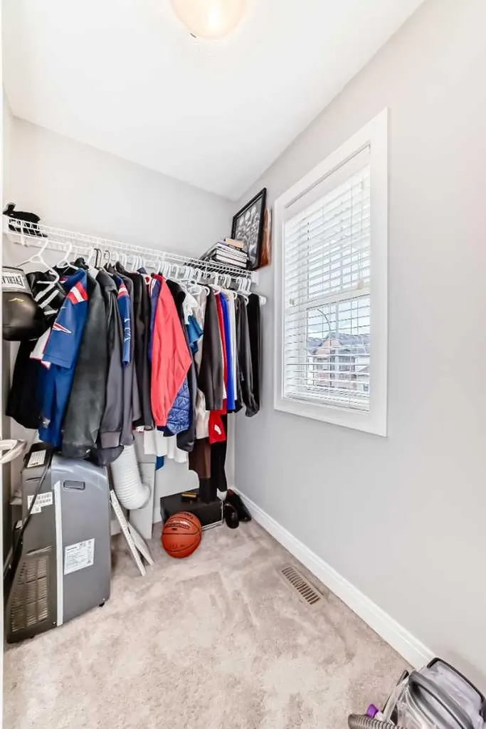 246 Cooperswood Green SW Airdrie AB T4B 3Y6
