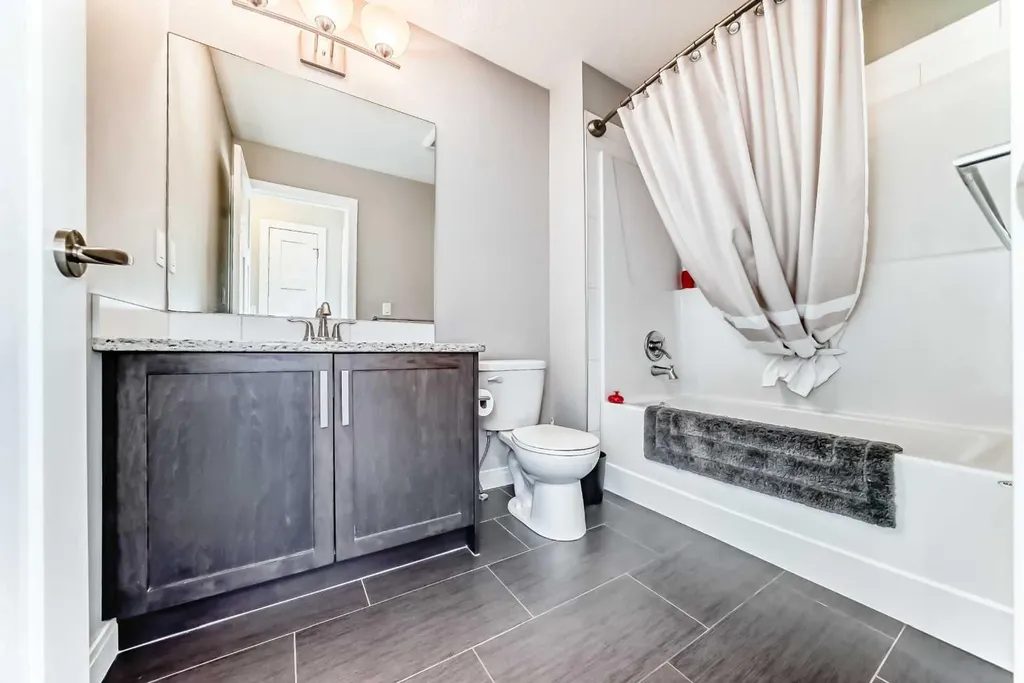 246 Cooperswood Green SW Airdrie AB T4B 3Y6