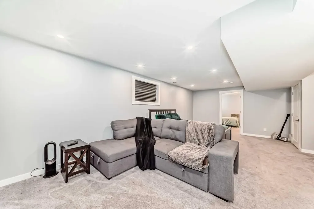 246 Cooperswood Green SW Airdrie AB T4B 3Y6