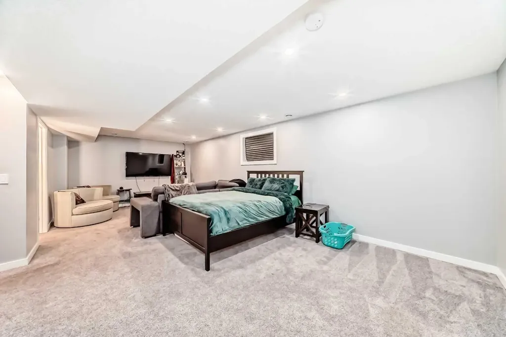 246 Cooperswood Green SW Airdrie AB T4B 3Y6