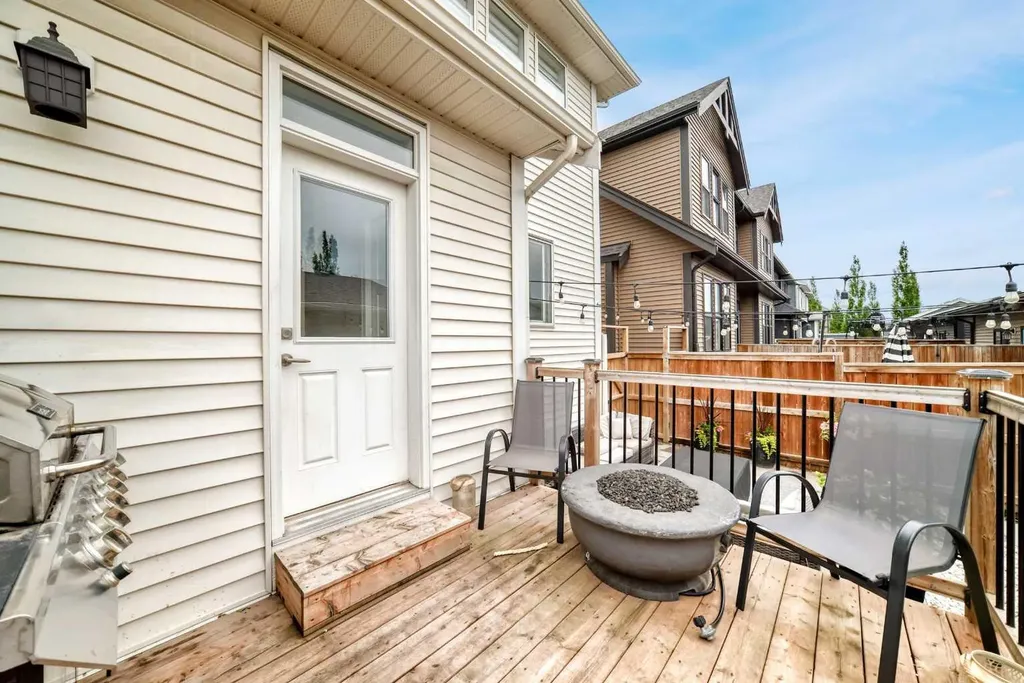 246 Cooperswood Green SW Airdrie AB T4B 3Y6