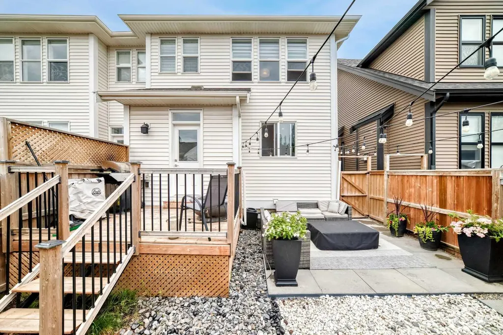 246 Cooperswood Green SW Airdrie AB T4B 3Y6