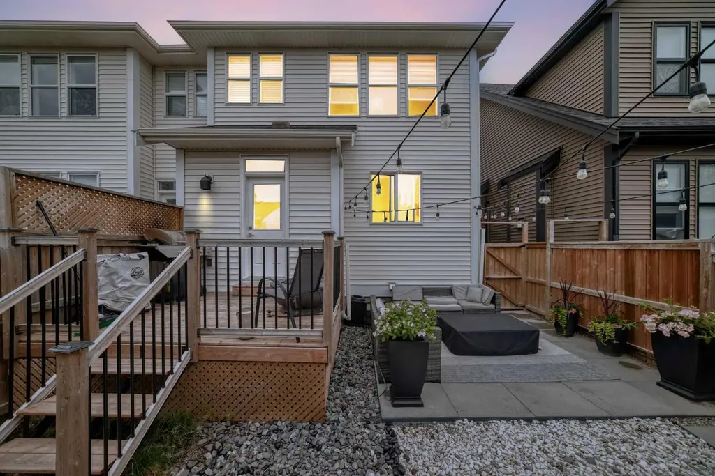 246 Cooperswood Green SW Airdrie AB T4B 3Y6