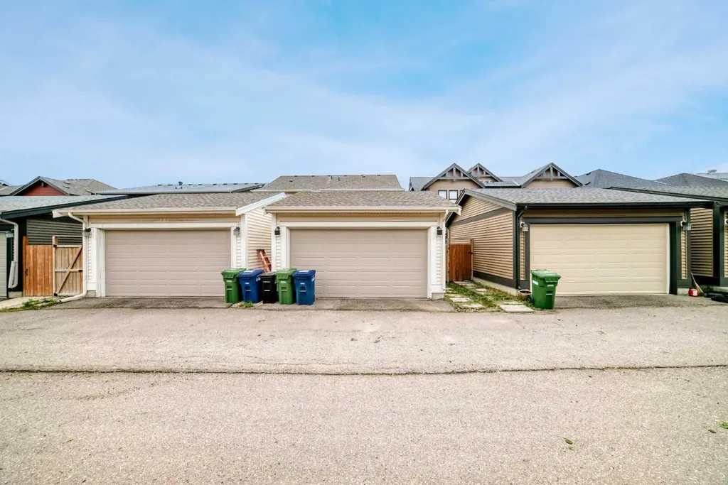 246 Cooperswood Green SW Airdrie AB T4B 3Y6
