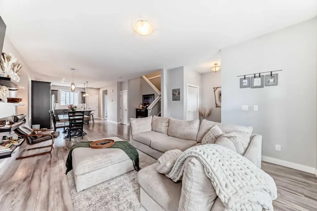 246 Cooperswood Green SW Airdrie AB T4B 3Y6