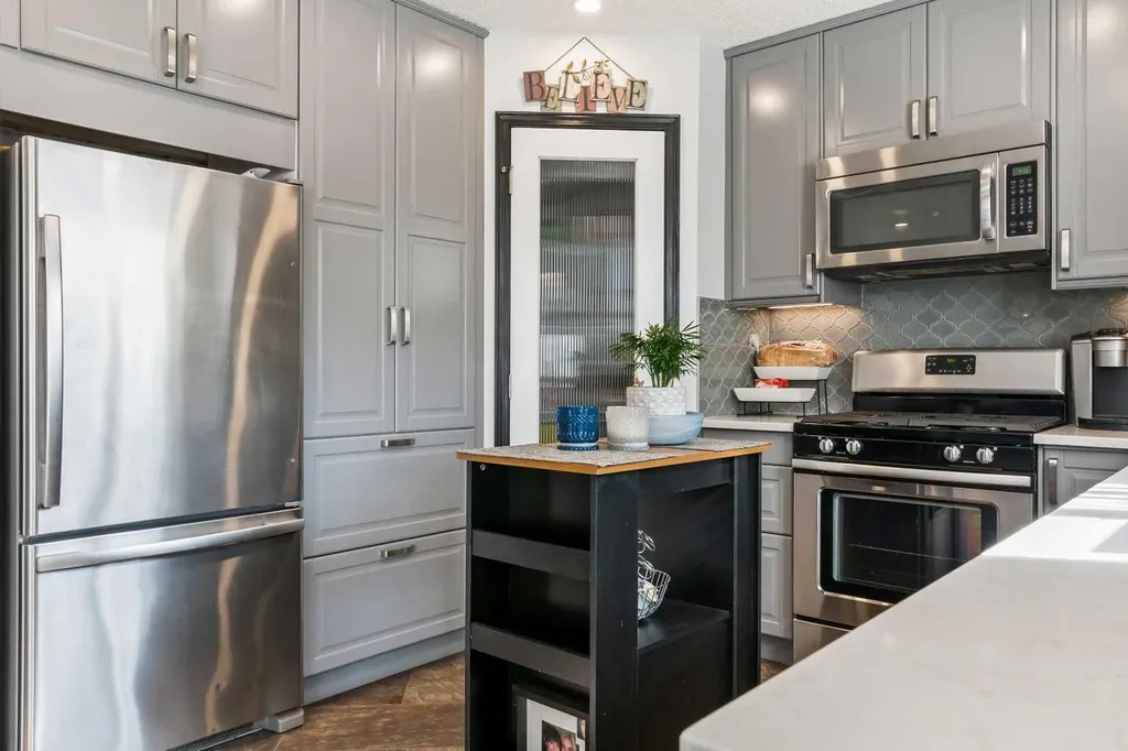 22 Hidden Valley Manor NW Calgary AB T3A5V4