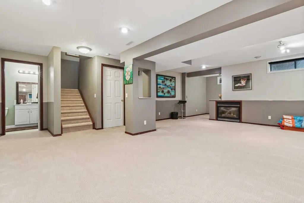 22 Hidden Valley Manor NW Calgary AB T3A5V4