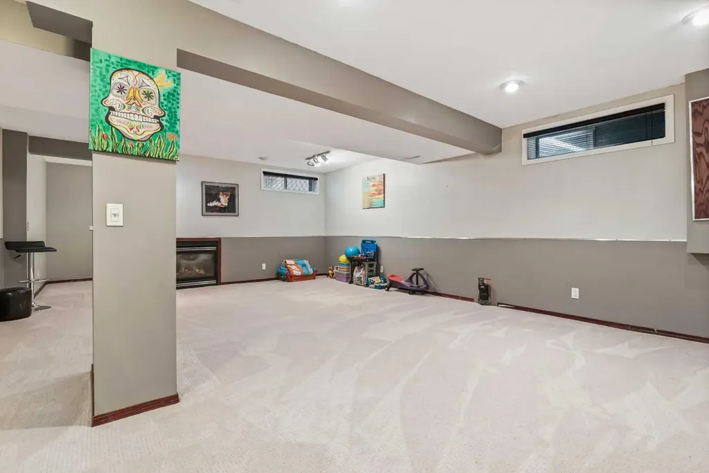 22 Hidden Valley Manor NW Calgary AB T3A5V4