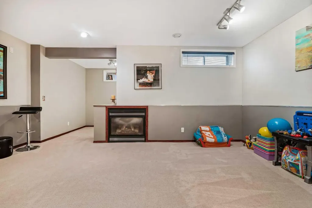 22 Hidden Valley Manor NW Calgary AB T3A5V4