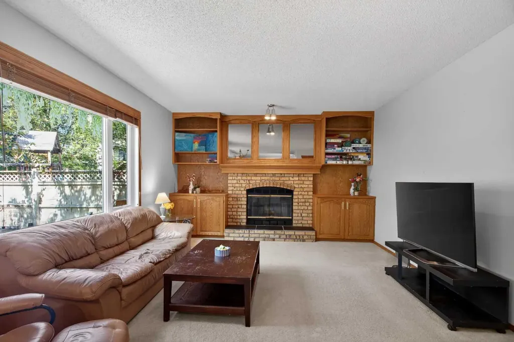 60 Scandia Hill NW Calgary AB T3L 1T8